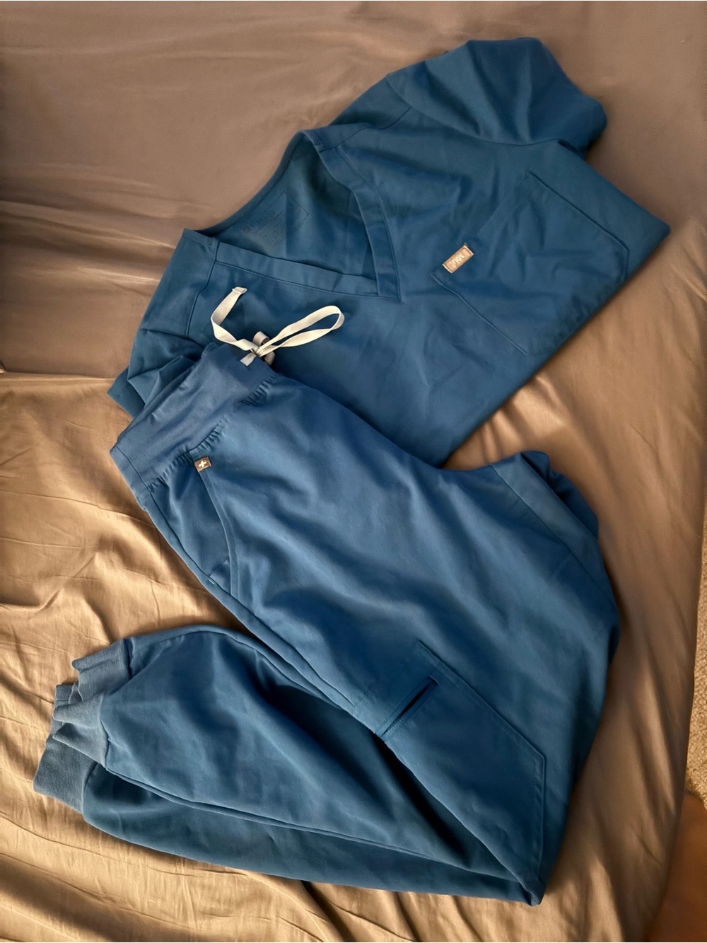 Figs Women's Teal-Blue Scrub Jogger Set